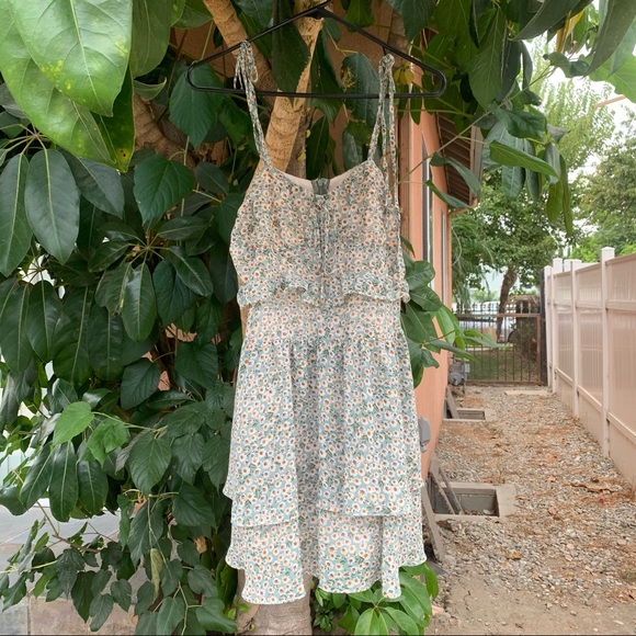 Zoey Reva Dresses & Skirts - Zoey Reva green floral/ daisy dress!